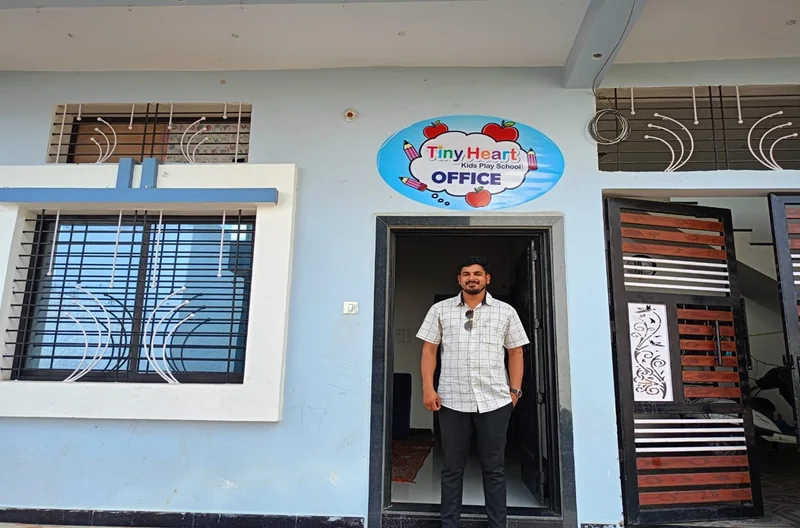 संत रविदास स्वरोजगार योजना से अरुण को मिला आर्थिक संबल, प्‍ले स्‍कूल प्रारंभ कर, 4 युवाओं को दिया रोजगार