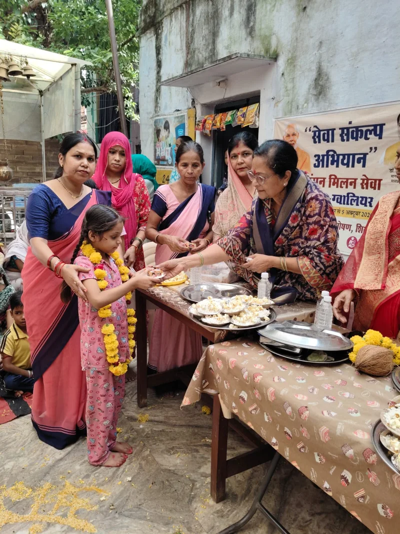 सेवा-संकल्प अभियान- “आंगनबाड़ी मिलन सेवा” कार्यक्रम में बच्चों को फल-मिठाई वितरित, लाड़ली बालिकाओं को मिले…