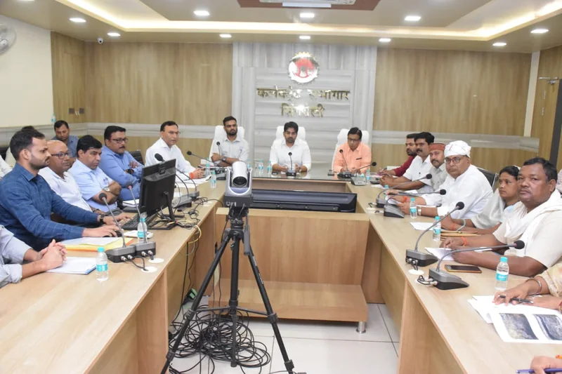 कलेक्टर की अध्यक्षता में बंधा कोल ब्लाक परियोजना के भू-अर्जन एवं पुनर्वास कार्यों की समीक्षा बैठक आयोजित